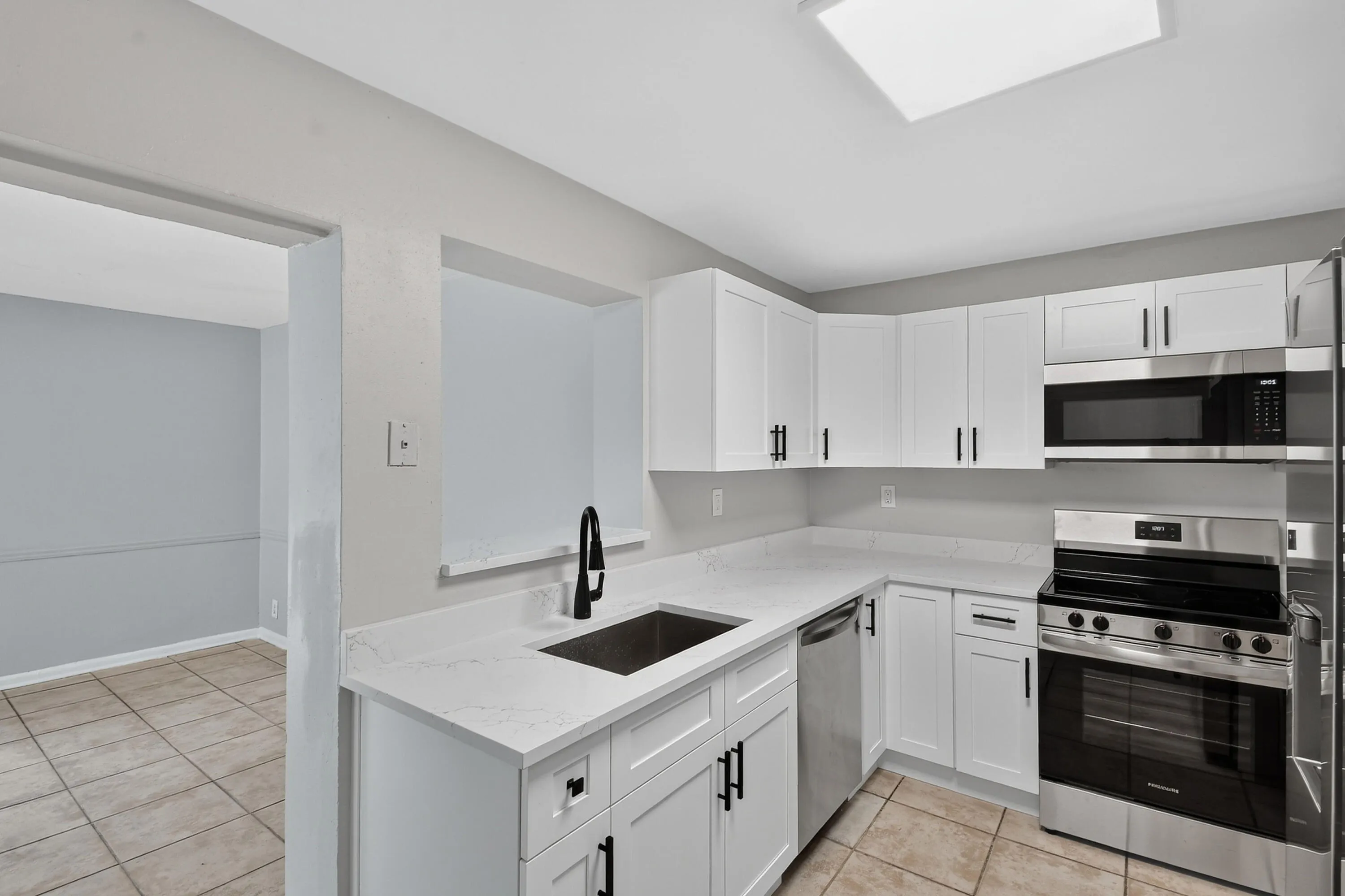 1037W28thSt(10)