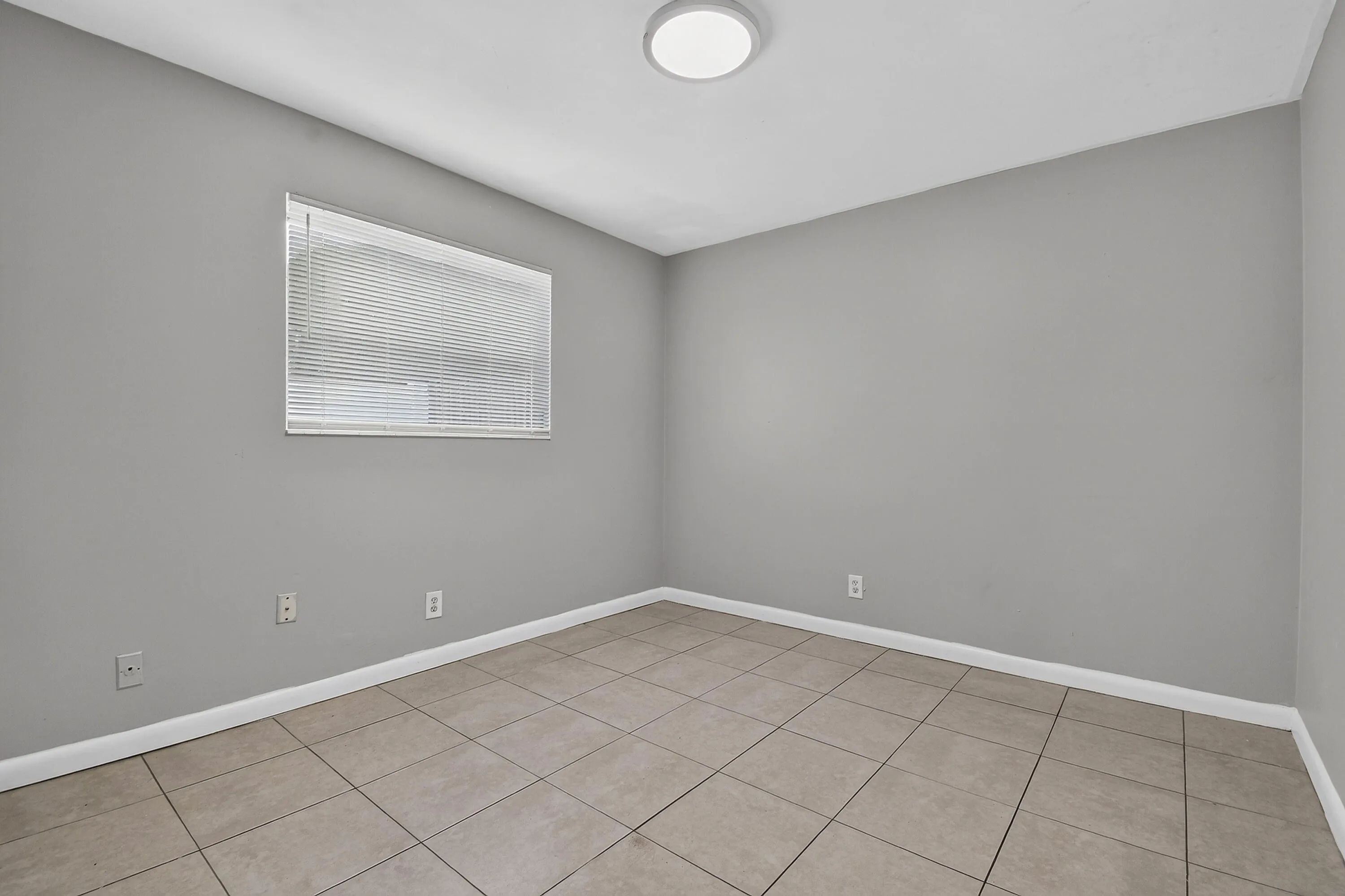 1037W28thSt(20)