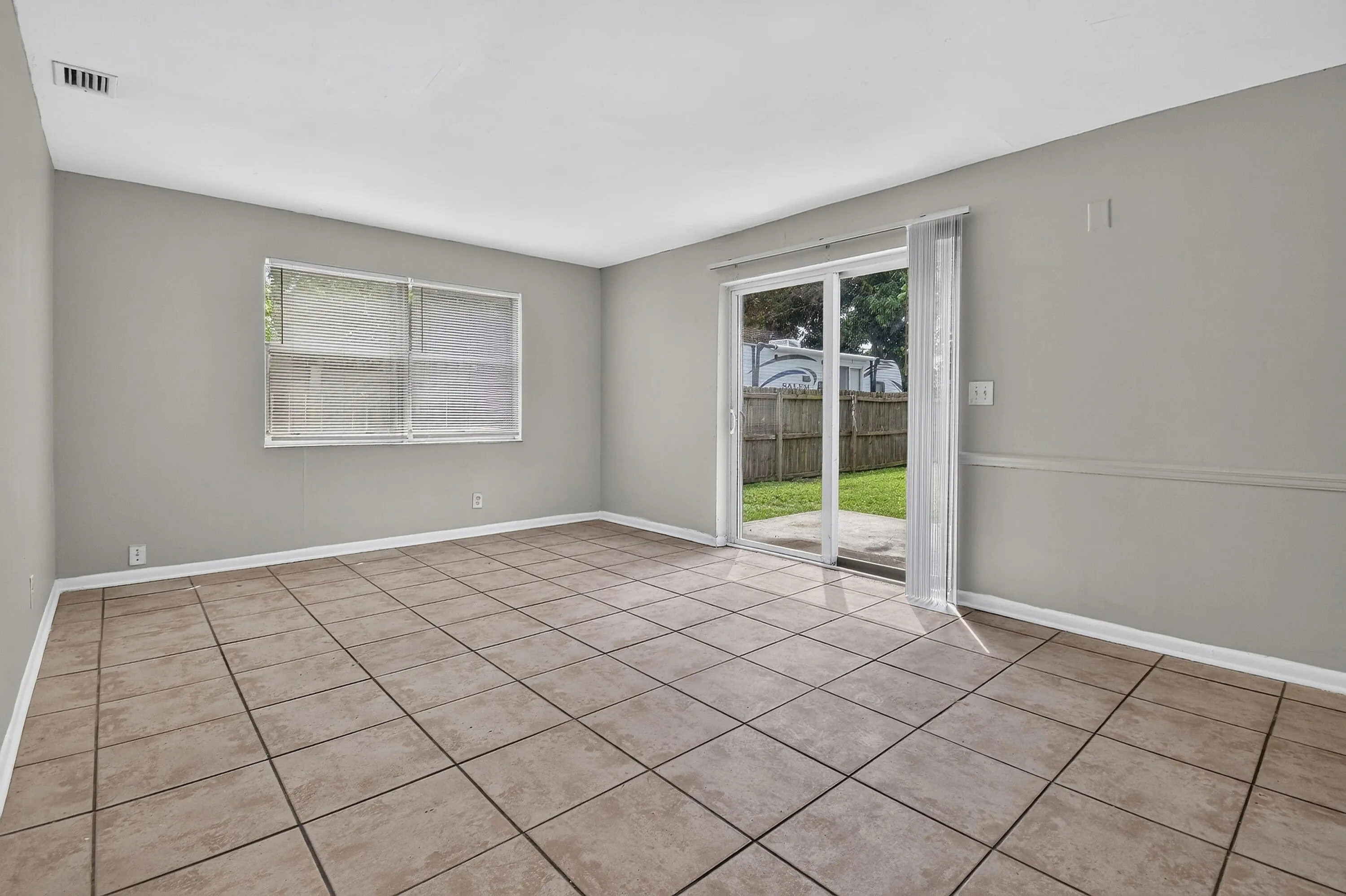 1037W28thSt(13)