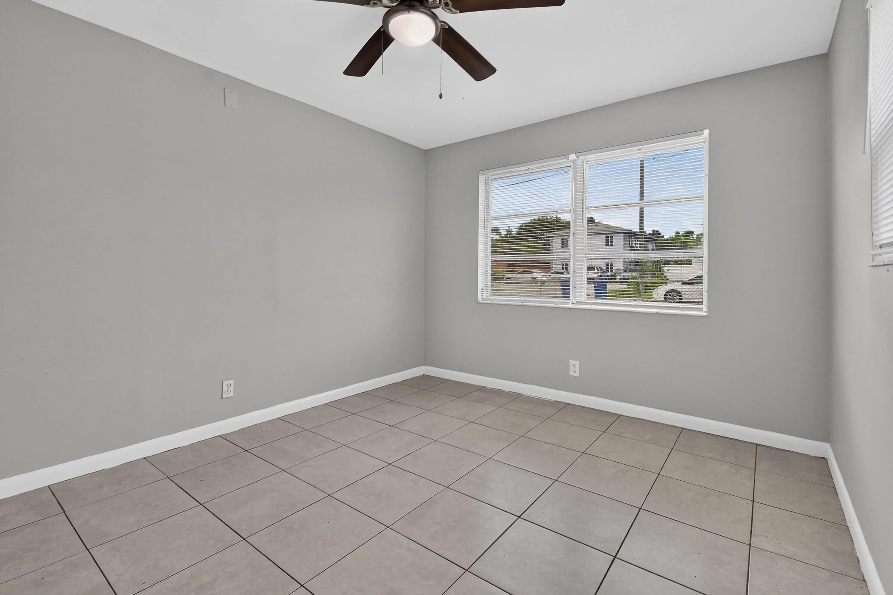 1037W28thSt(17)