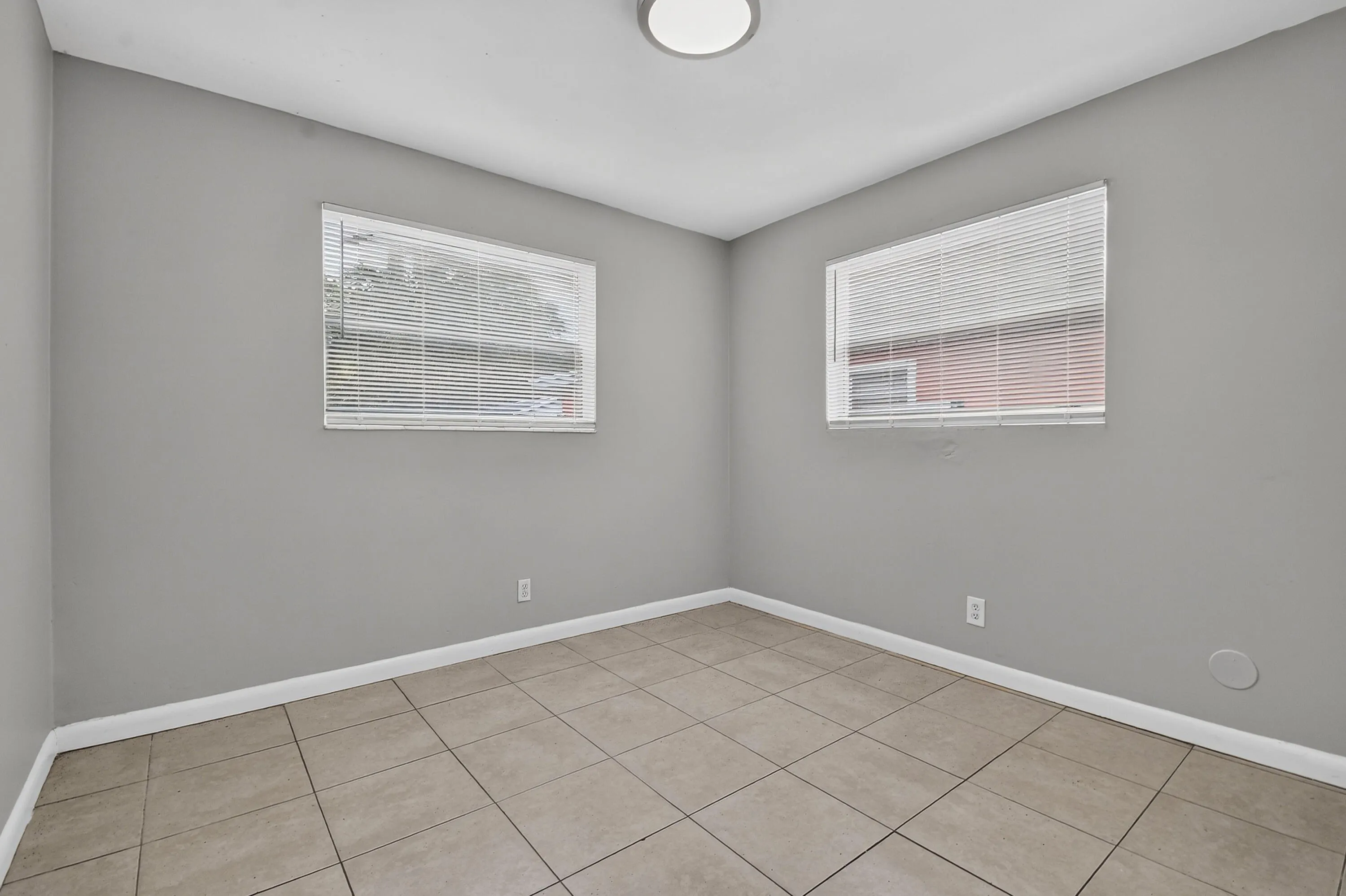 1037W28thSt(24)