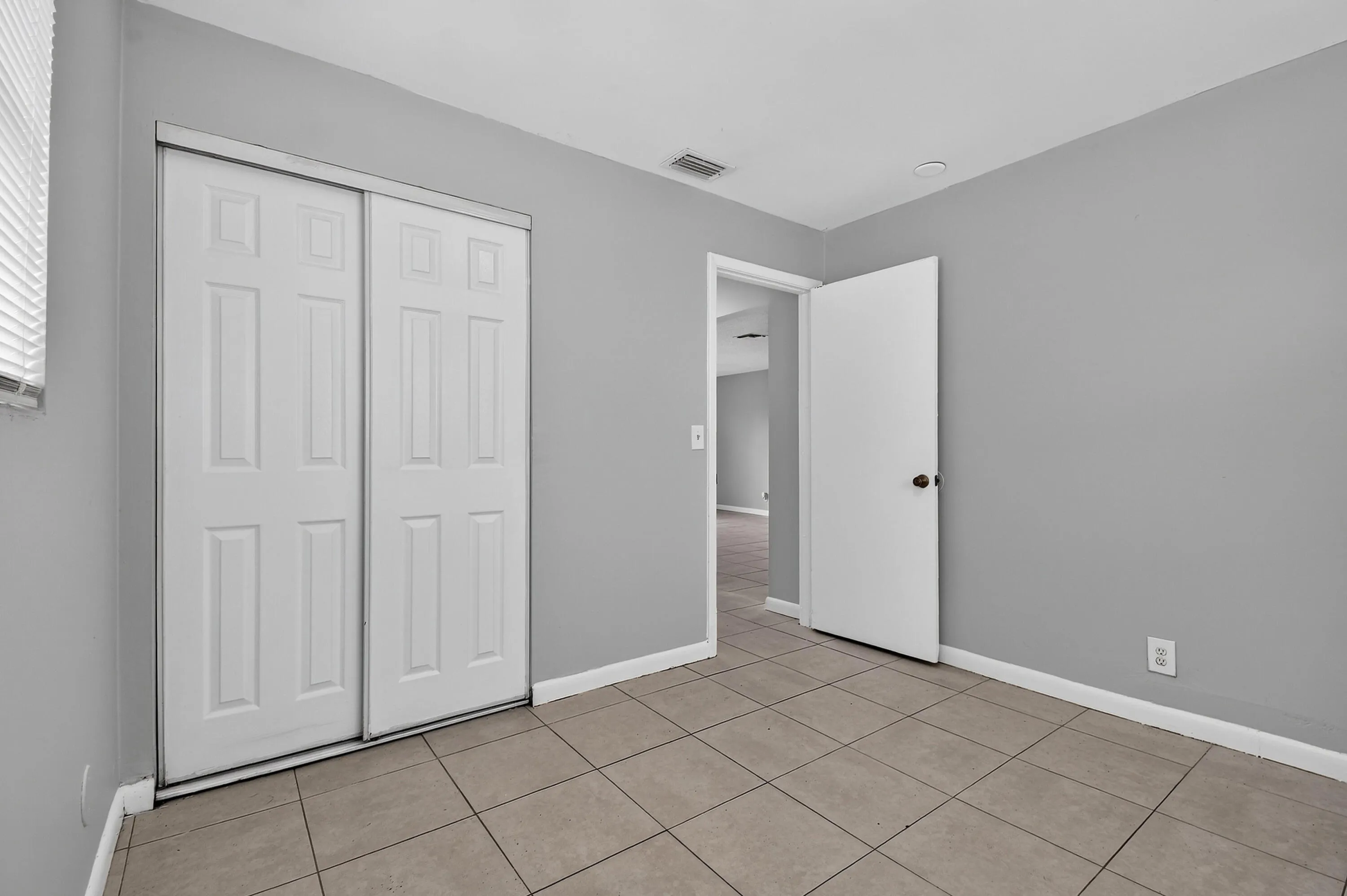 1037W28thSt(25)