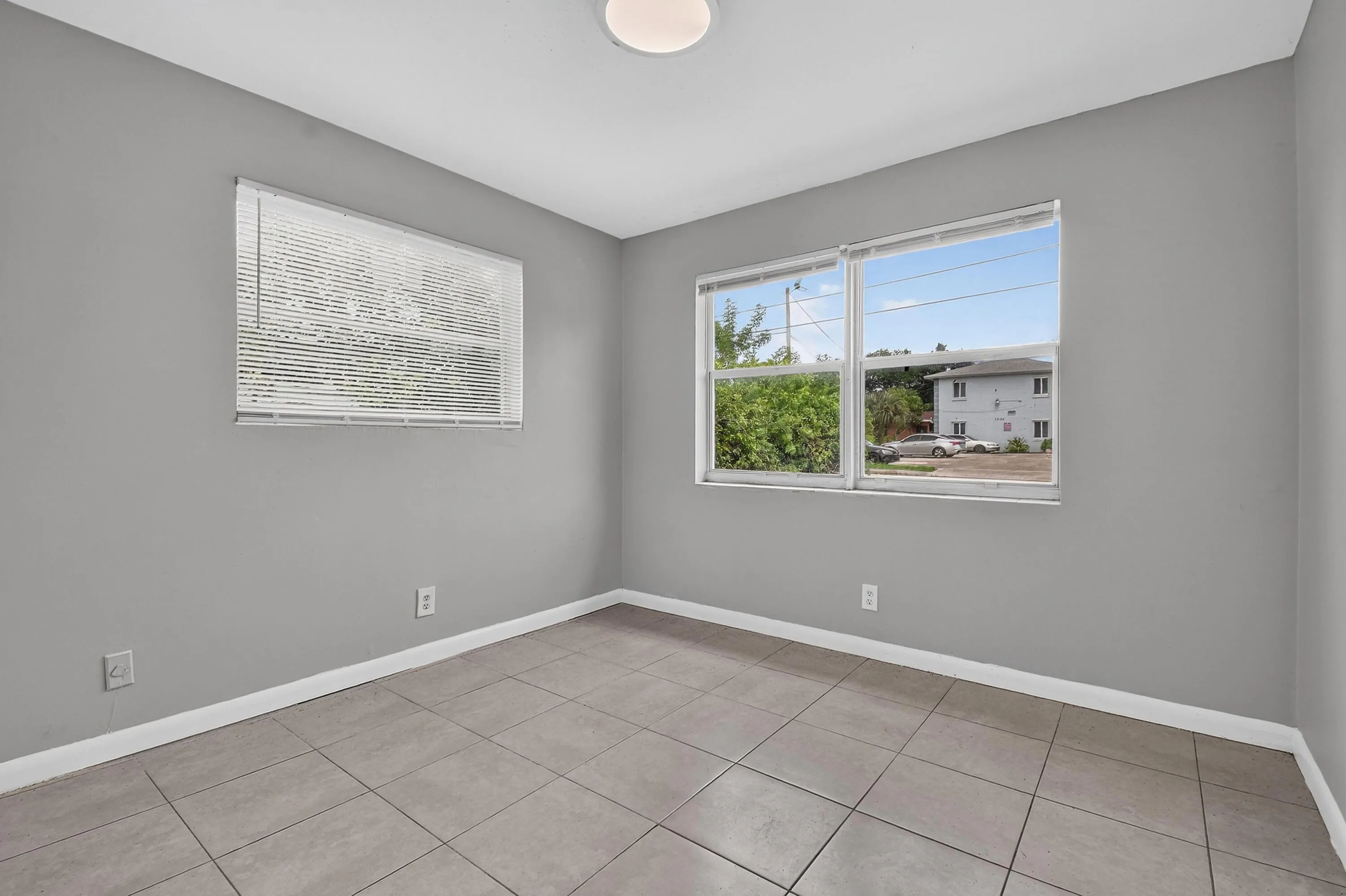 1037W28thSt(29)