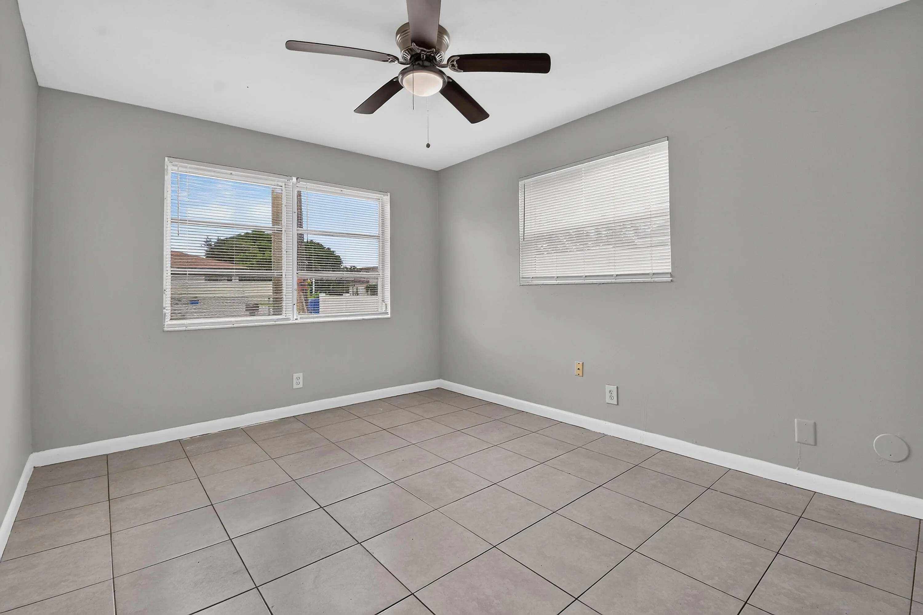 1037W28thSt(16)