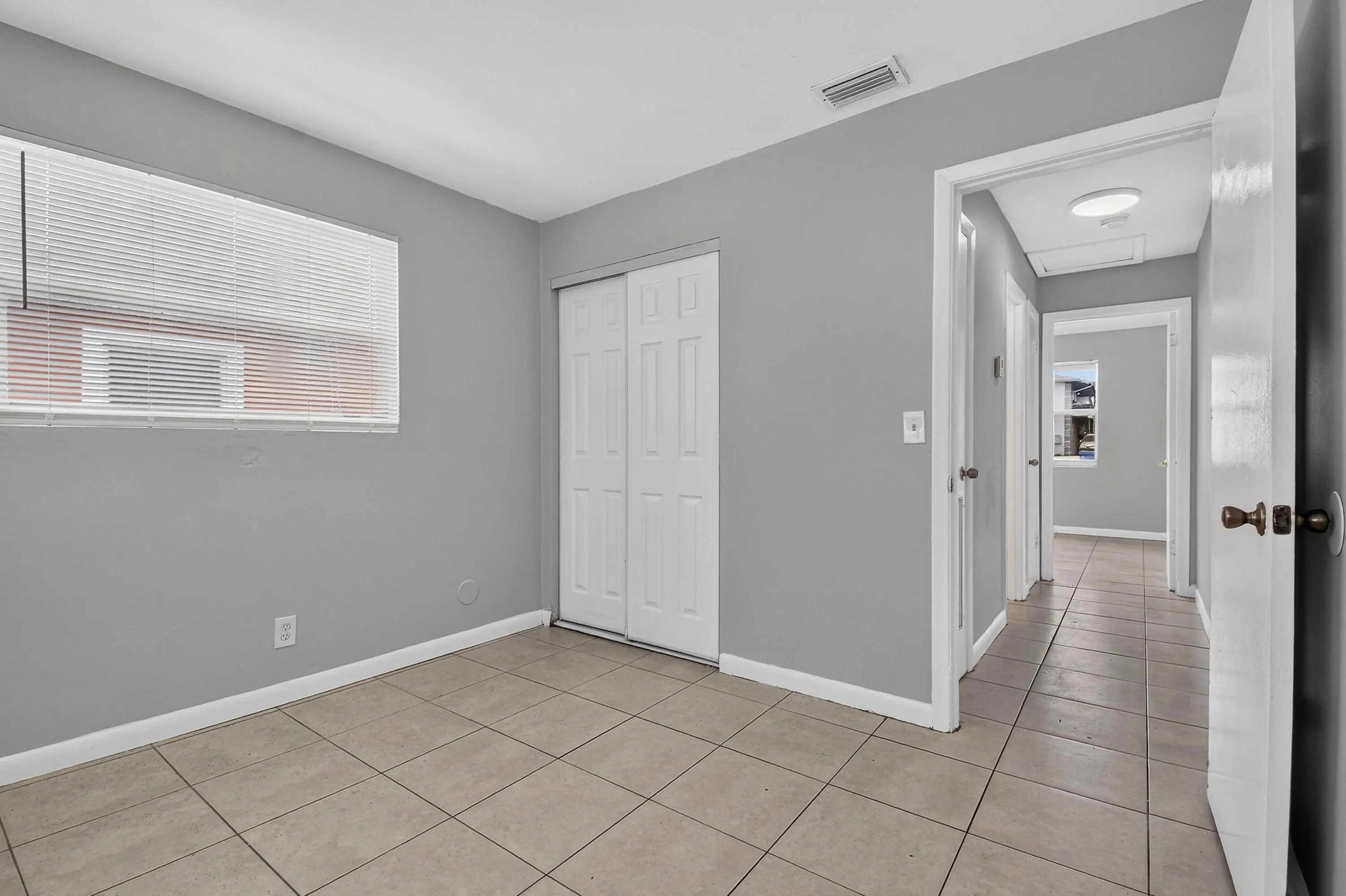 1037W28thSt(26)