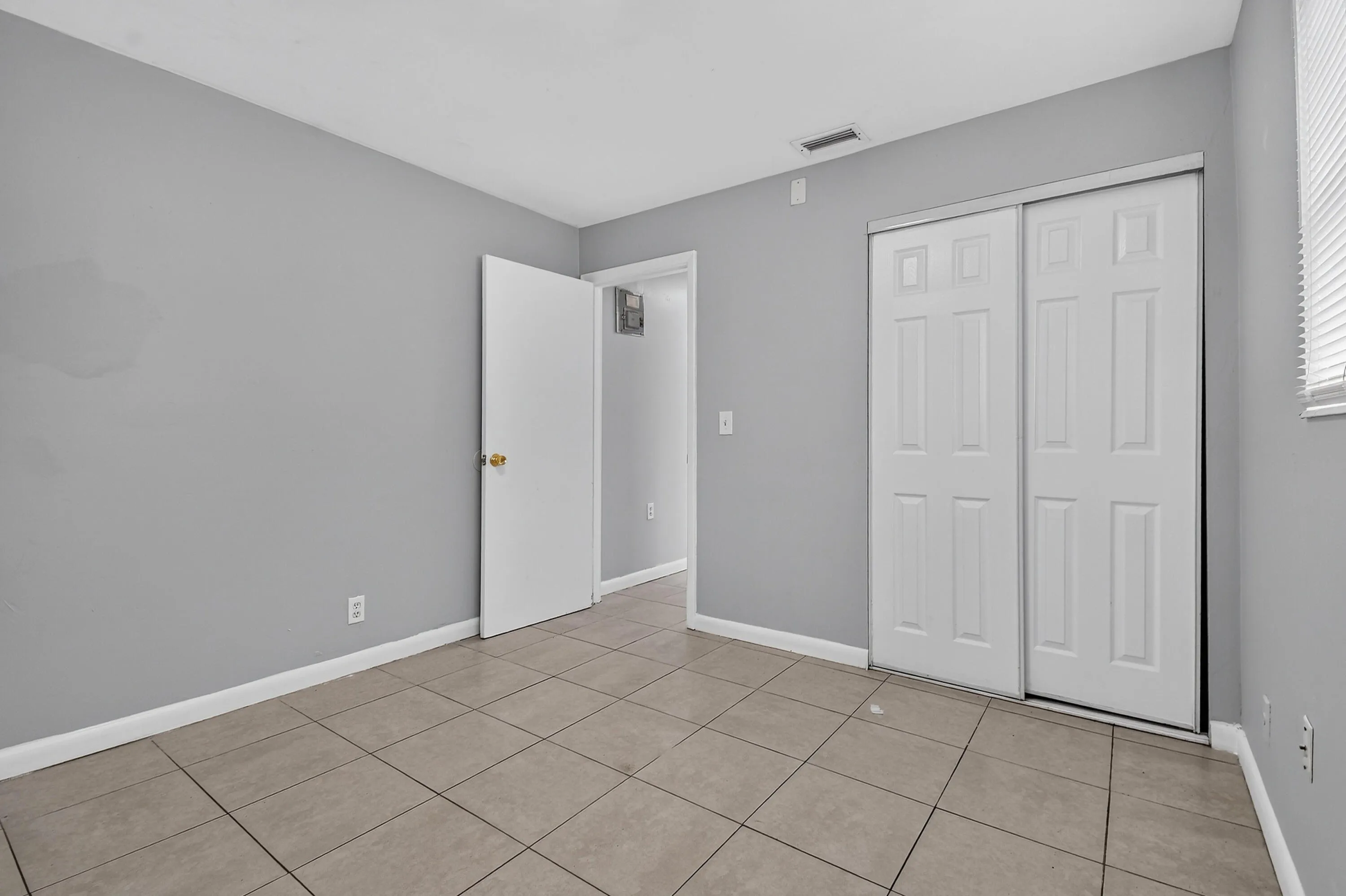 1037W28thSt(21)