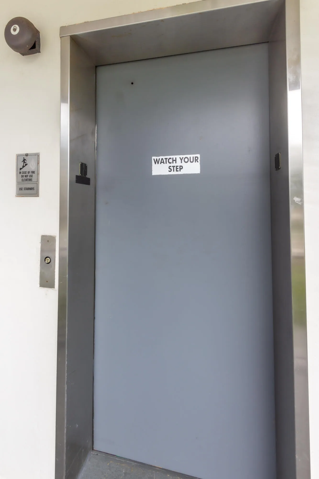 One of a few buildings in all of Kings Point with an elevator