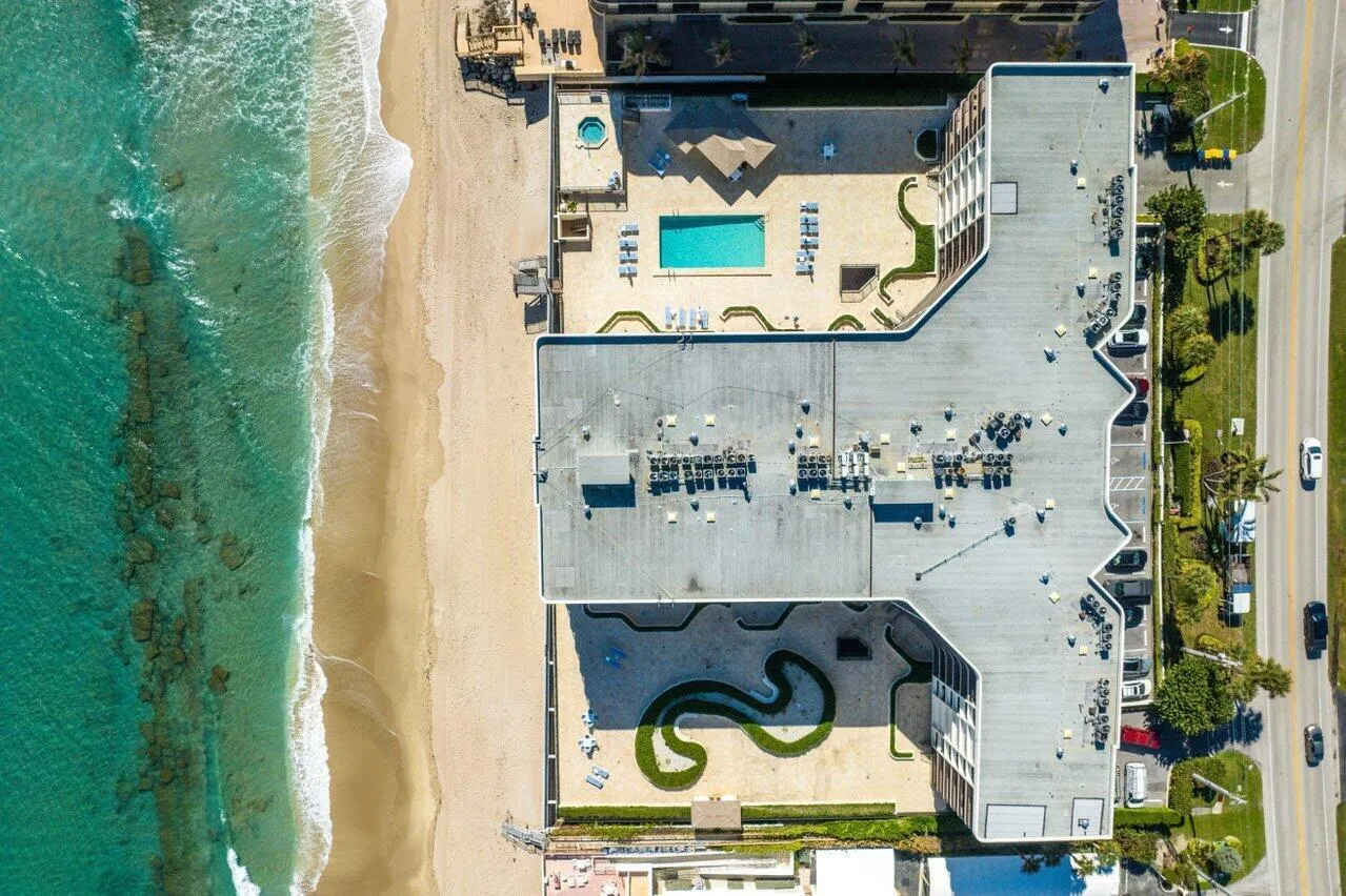Overhead with views of both South & North Decks