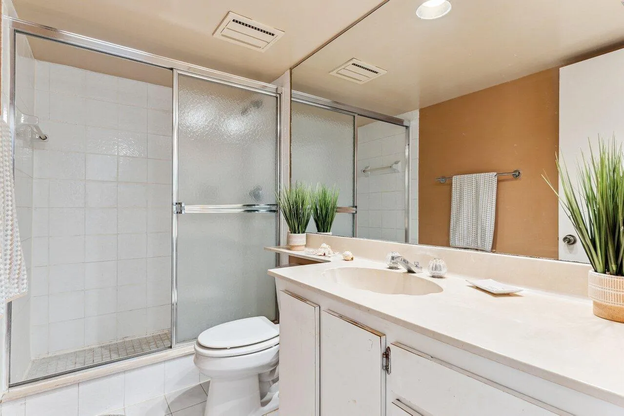 2nd Full Bath - Step in shower