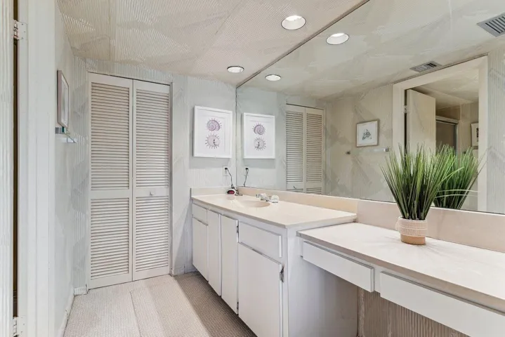 Dressing area in En-Suite
