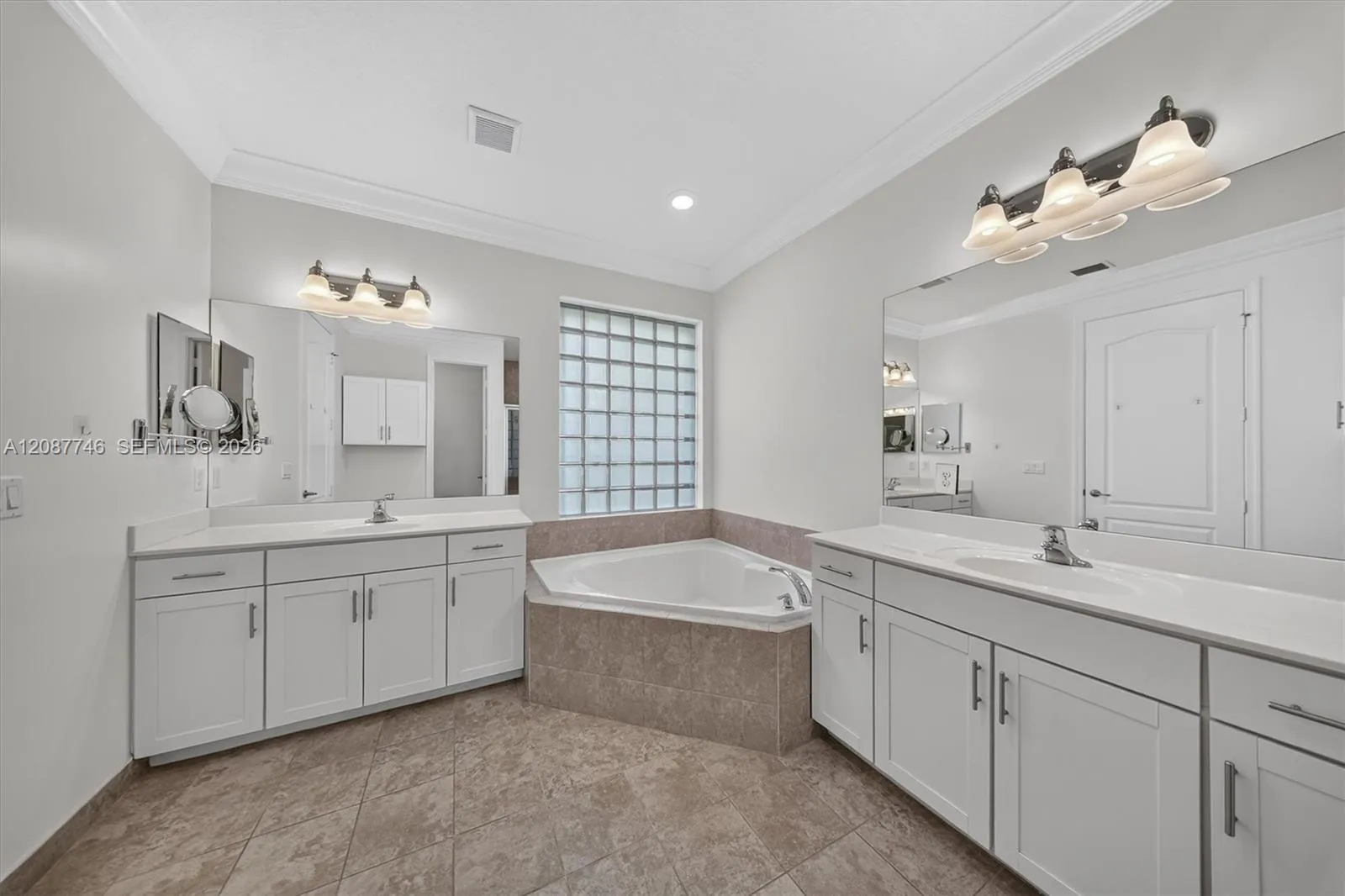 PRINCIPAL BATHROOM DOWNSTAIRS