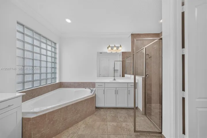 PRINCIPAL BATHROOM DOWNSTAIRS