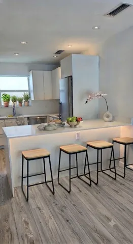 Kitchen table with Lights