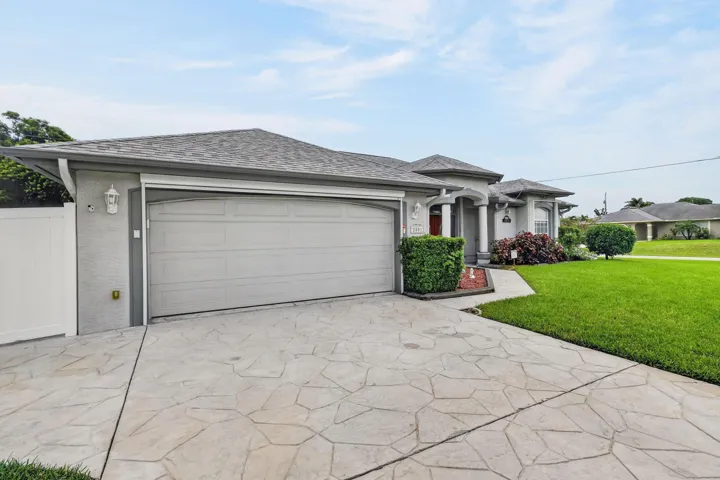 2801SEEagleDr(5)
