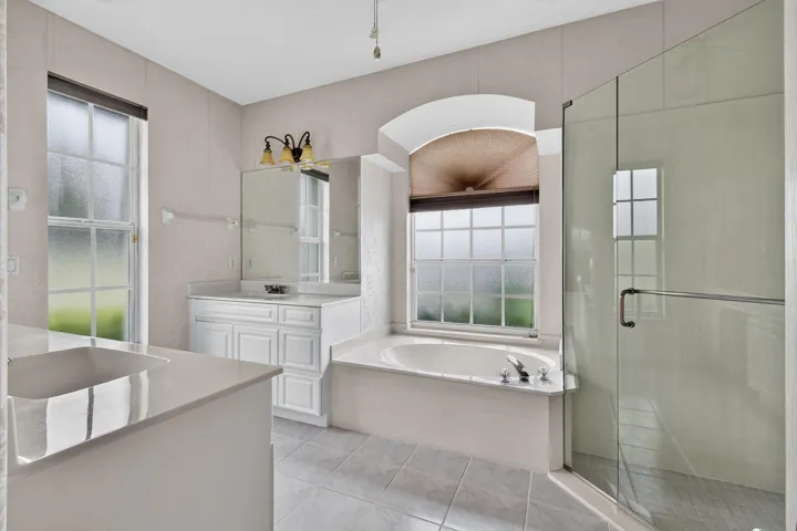2801SEEagleDr(37)