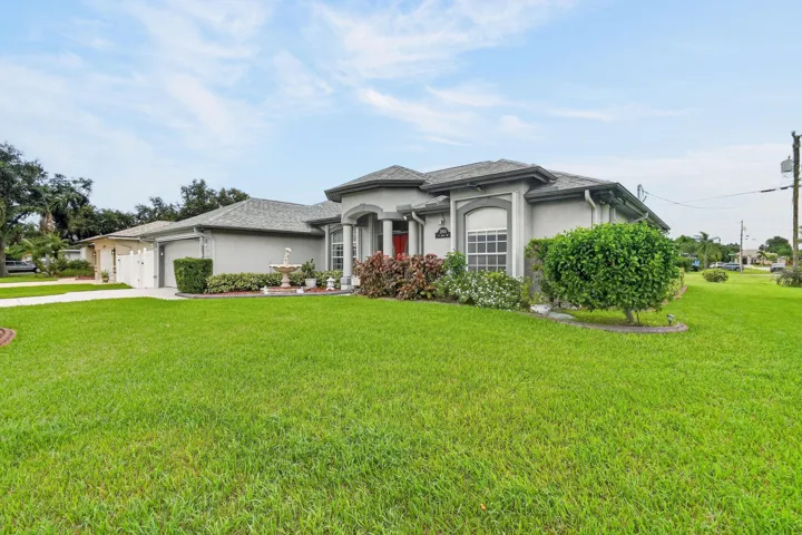 2801SEEagleDr(7)