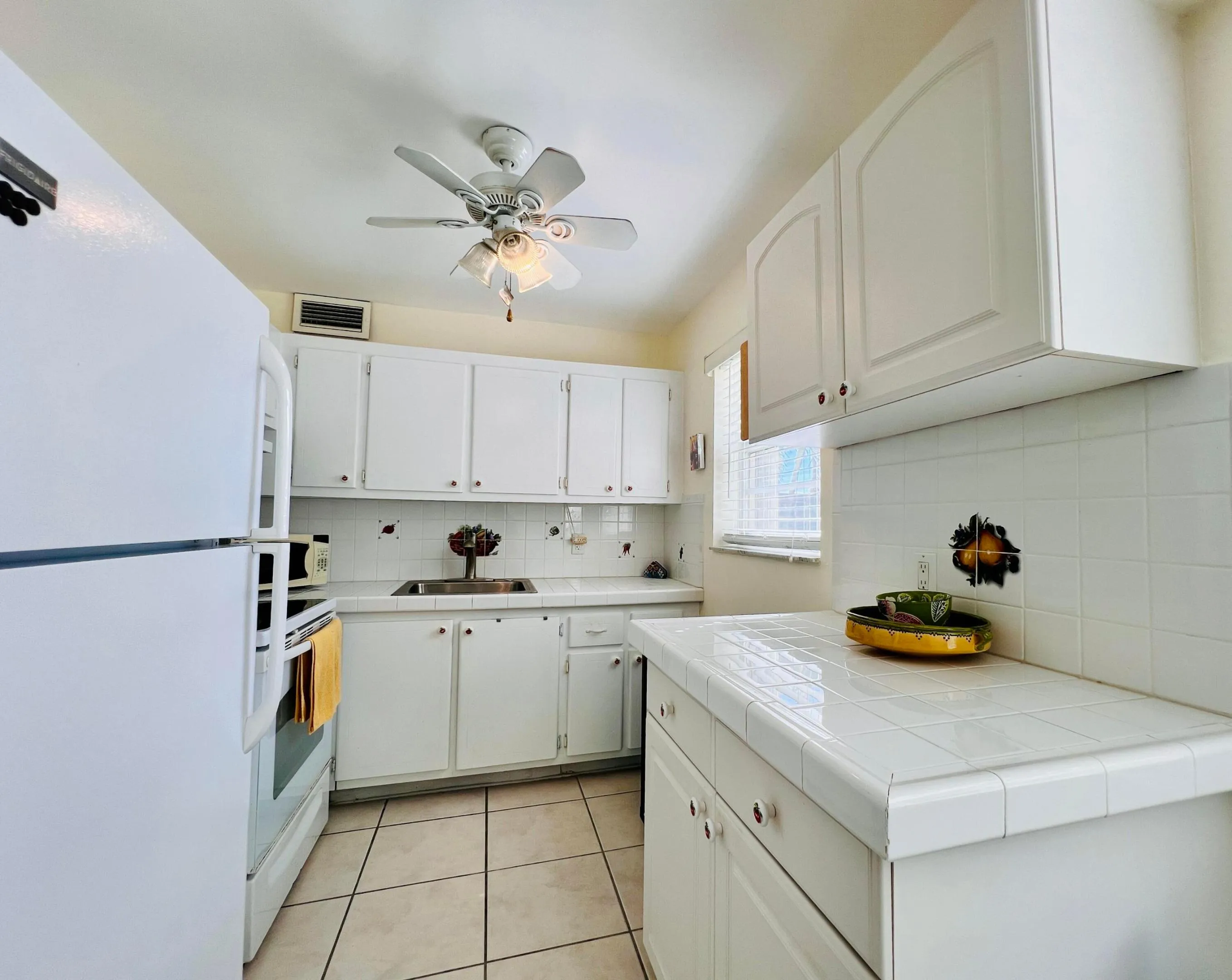 Bright & Cheerful Kitchen