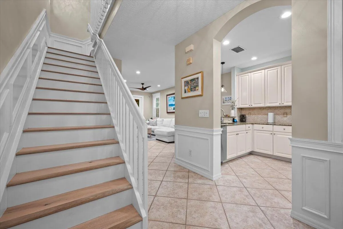 Staircaseto Bedrooms