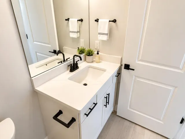 Guest bathroom is adorn with the builders upgraded black hardware as well.