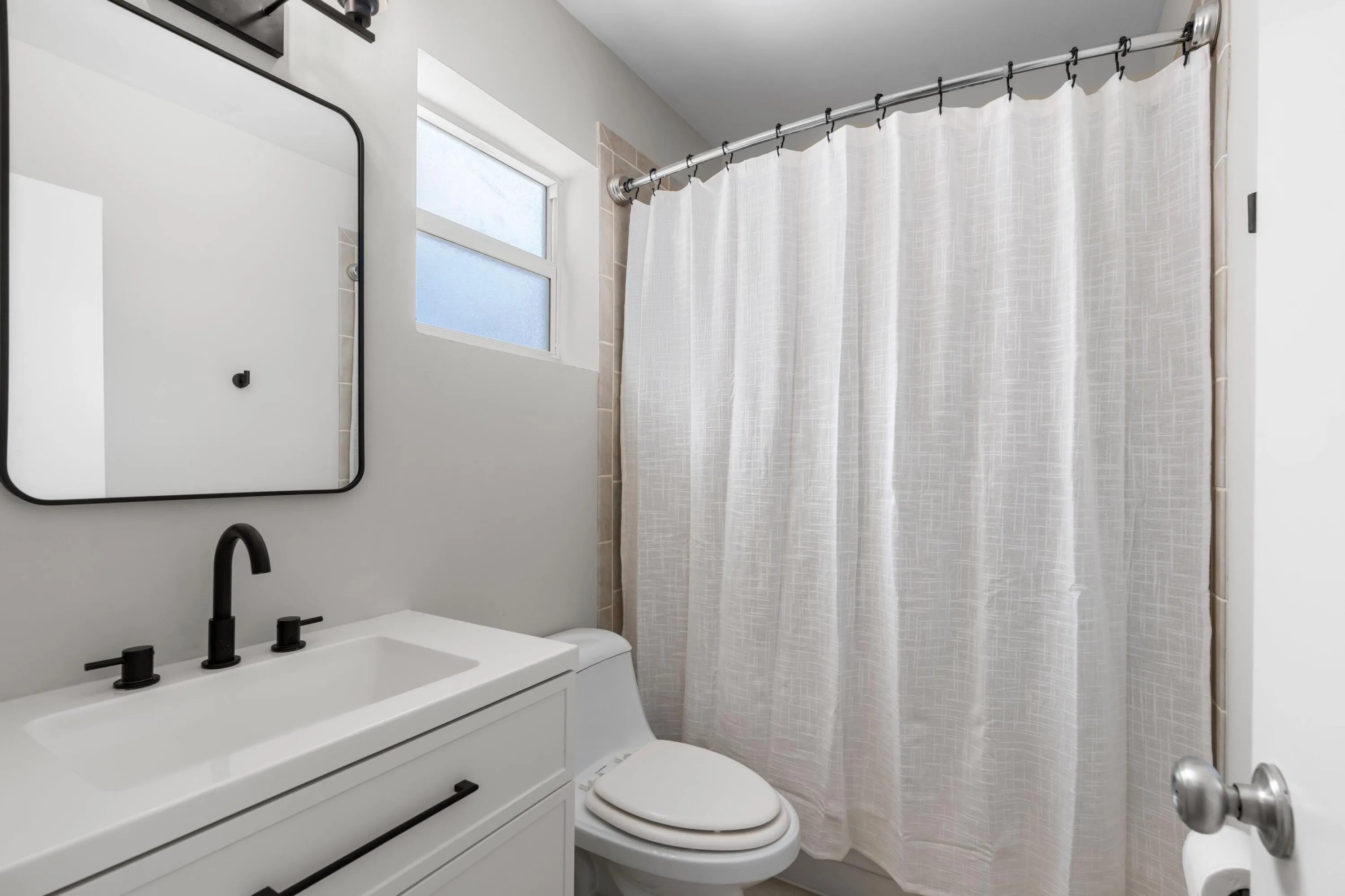 4471 NW 6th Ct - Guest Bathroom