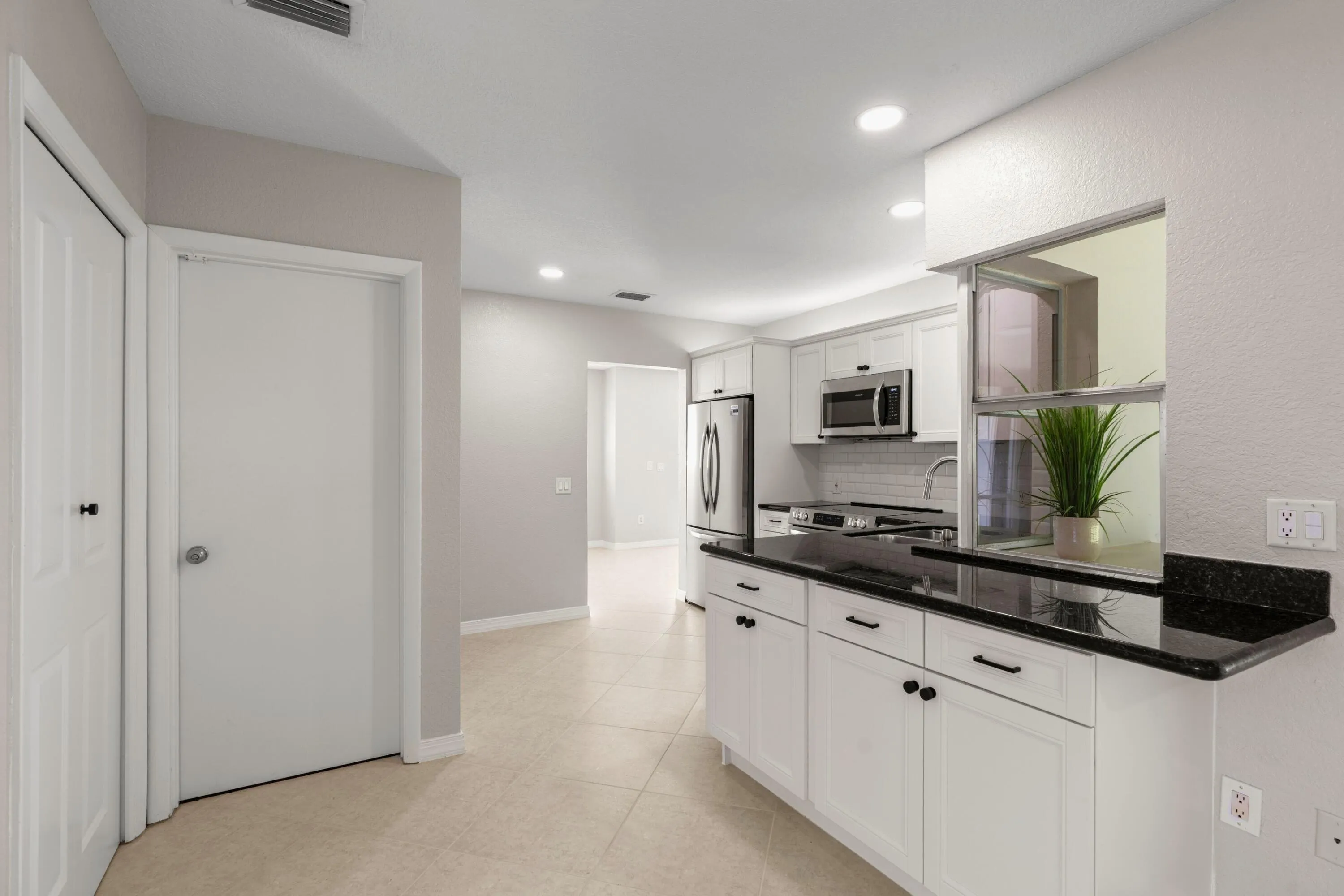 4471 NW 6th Ct - Kitchen 3