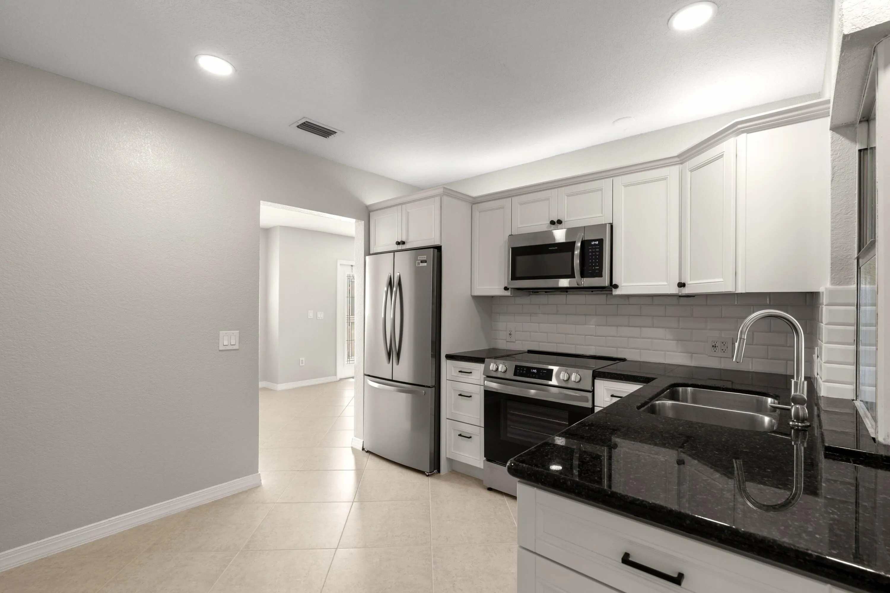 4471 NW 6th Ct - Kitchen 2