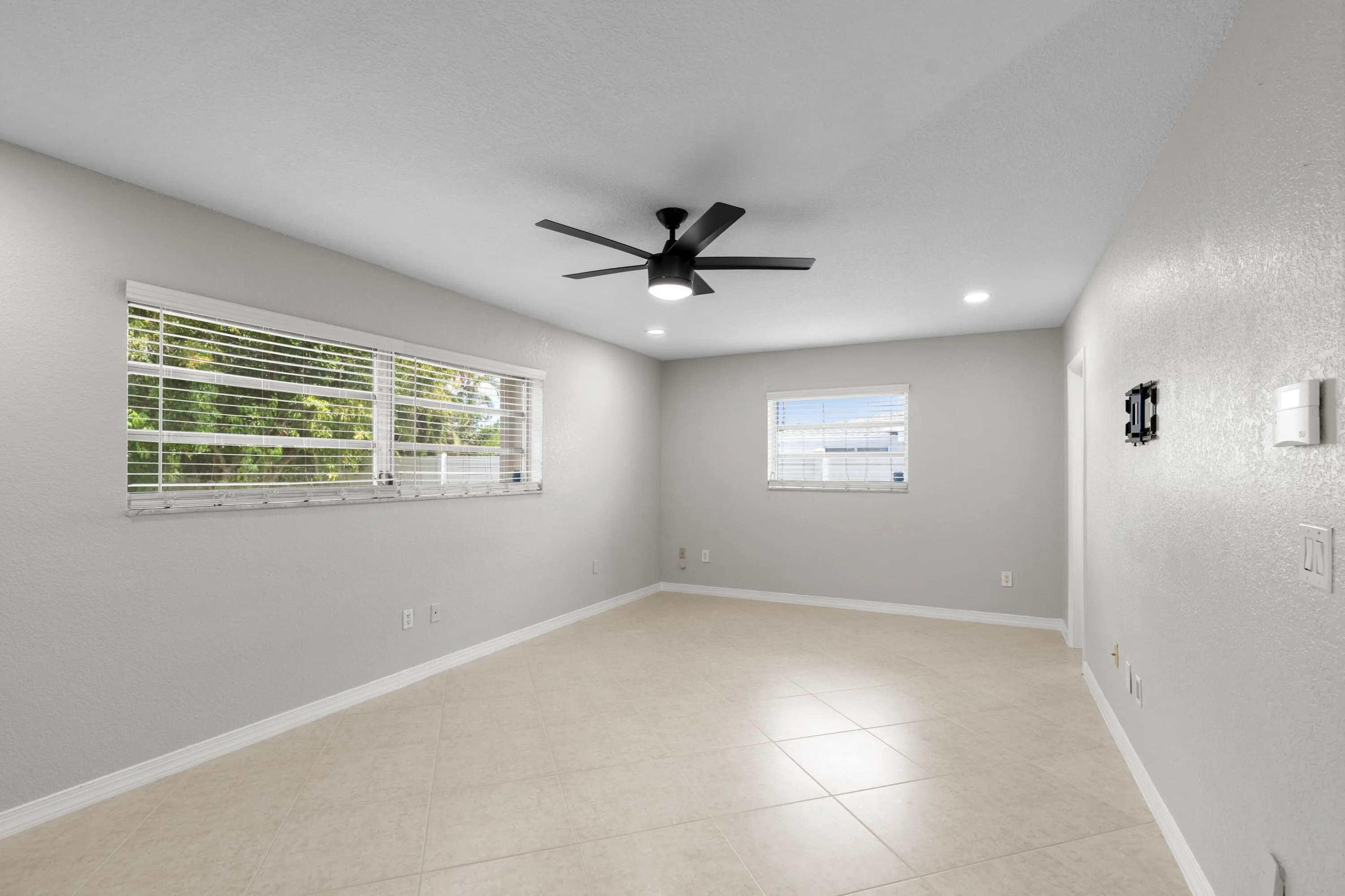 4471 NW 6th Ct - Family