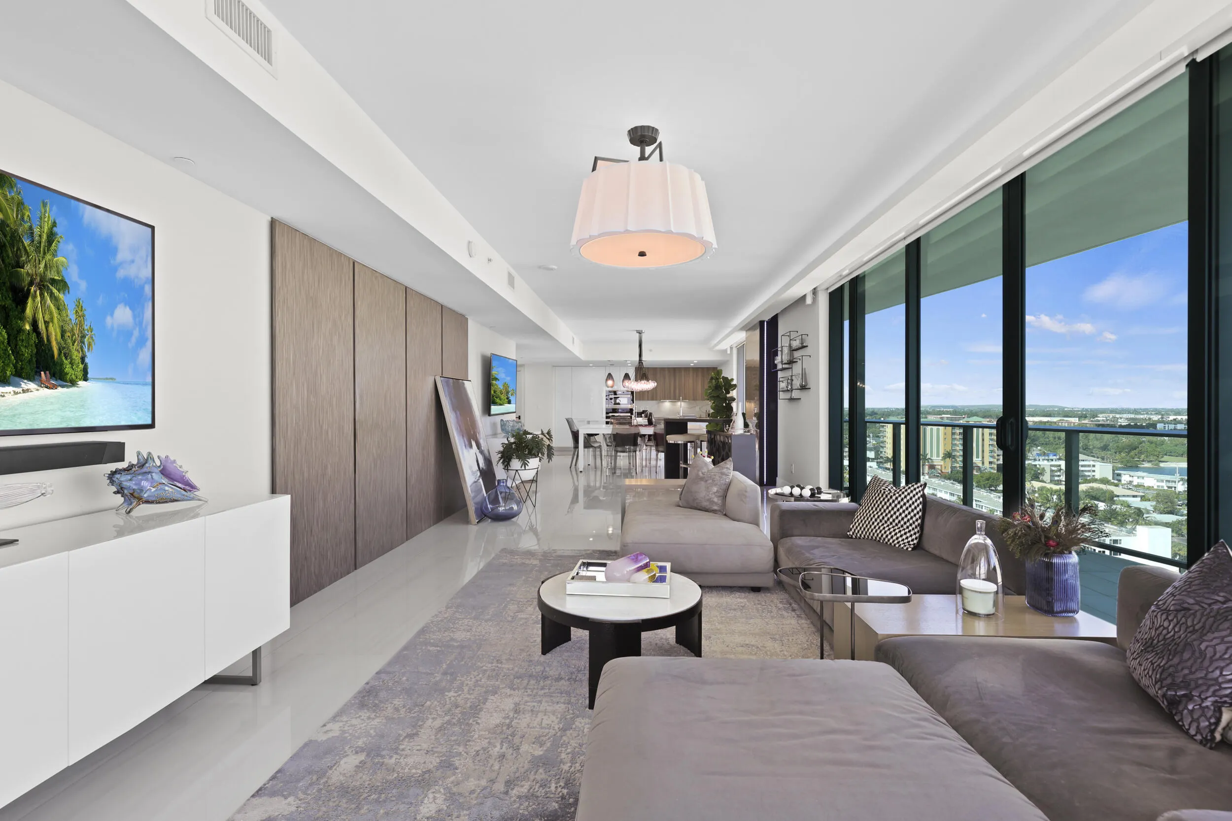 Every angle provides ocean views, every detail is perfection. If bespoke luxury is what you have been looking for, you will find it in Sabbia 1402.