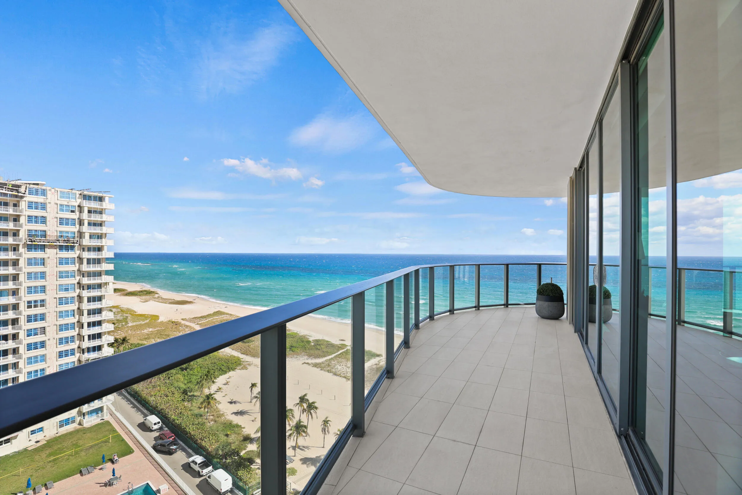 Overlooking the HIllsboro Inlet & Lighthouse, your balcony offers a luxurious gateway to all of the activity of the Atlantic Ocean.