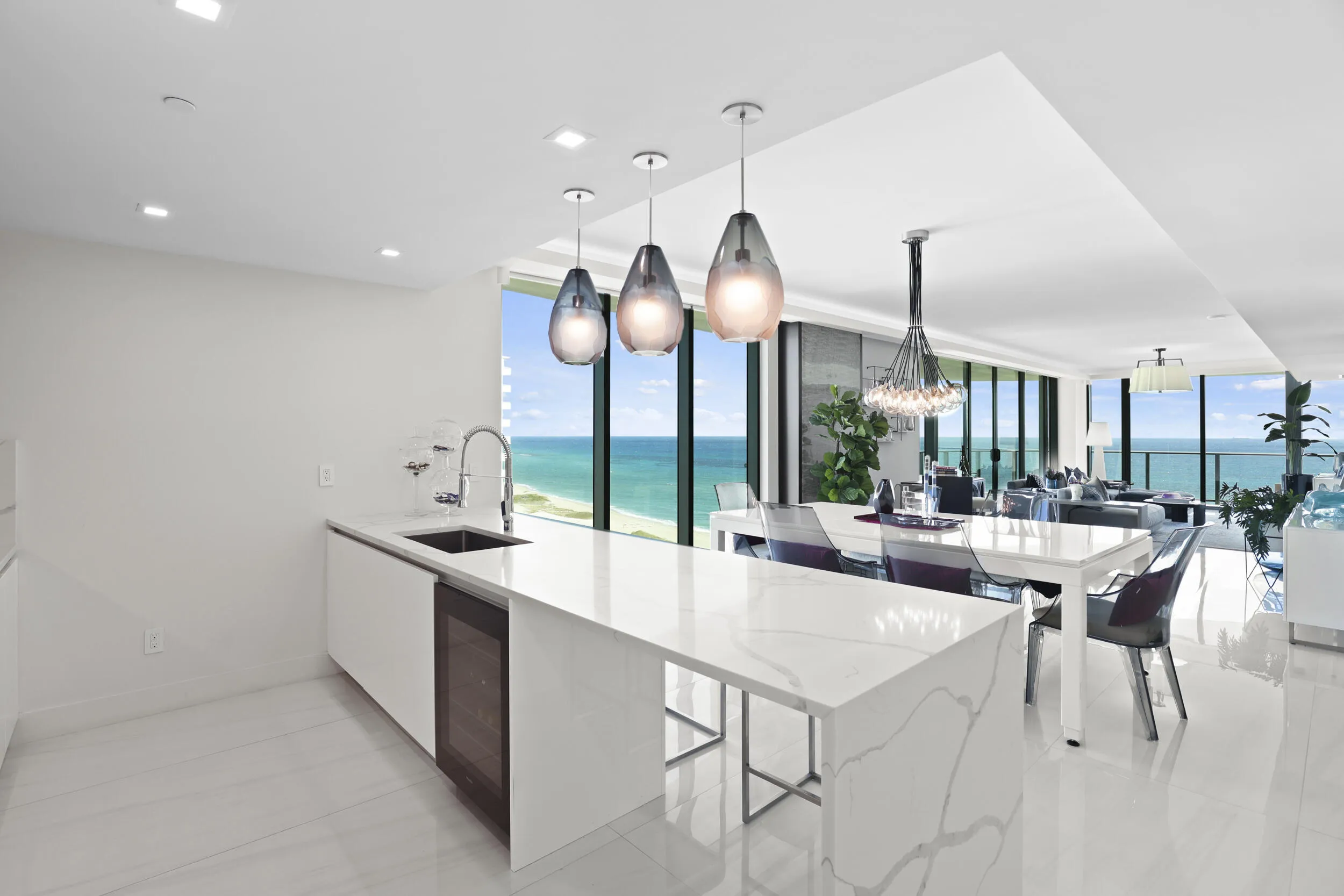 Every angle provides ocean views, every detail is perfection. If bespoke luxury is what you have been looking for, you will find it in Sabbia 1402.