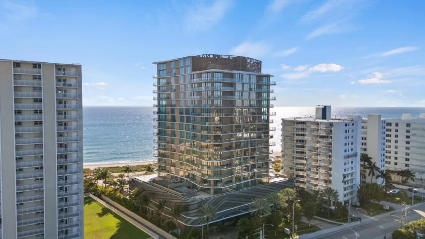 Perched on the 14th floor of Sabbia Beach, this exceptional oceanfront residence offers panoramic views and an elevated boutique lifestyle complete with world-class amenities, 24-hour concierge service and direct access to a private white-sand beach.
