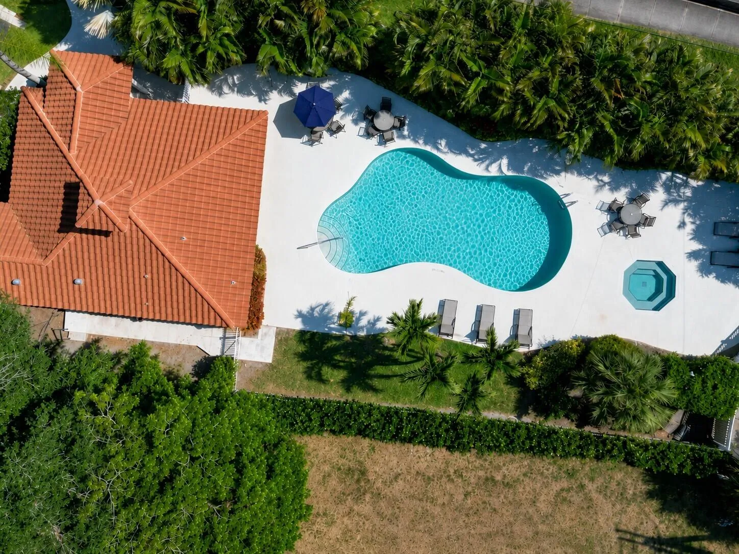 Community clubroom, pool and spa
