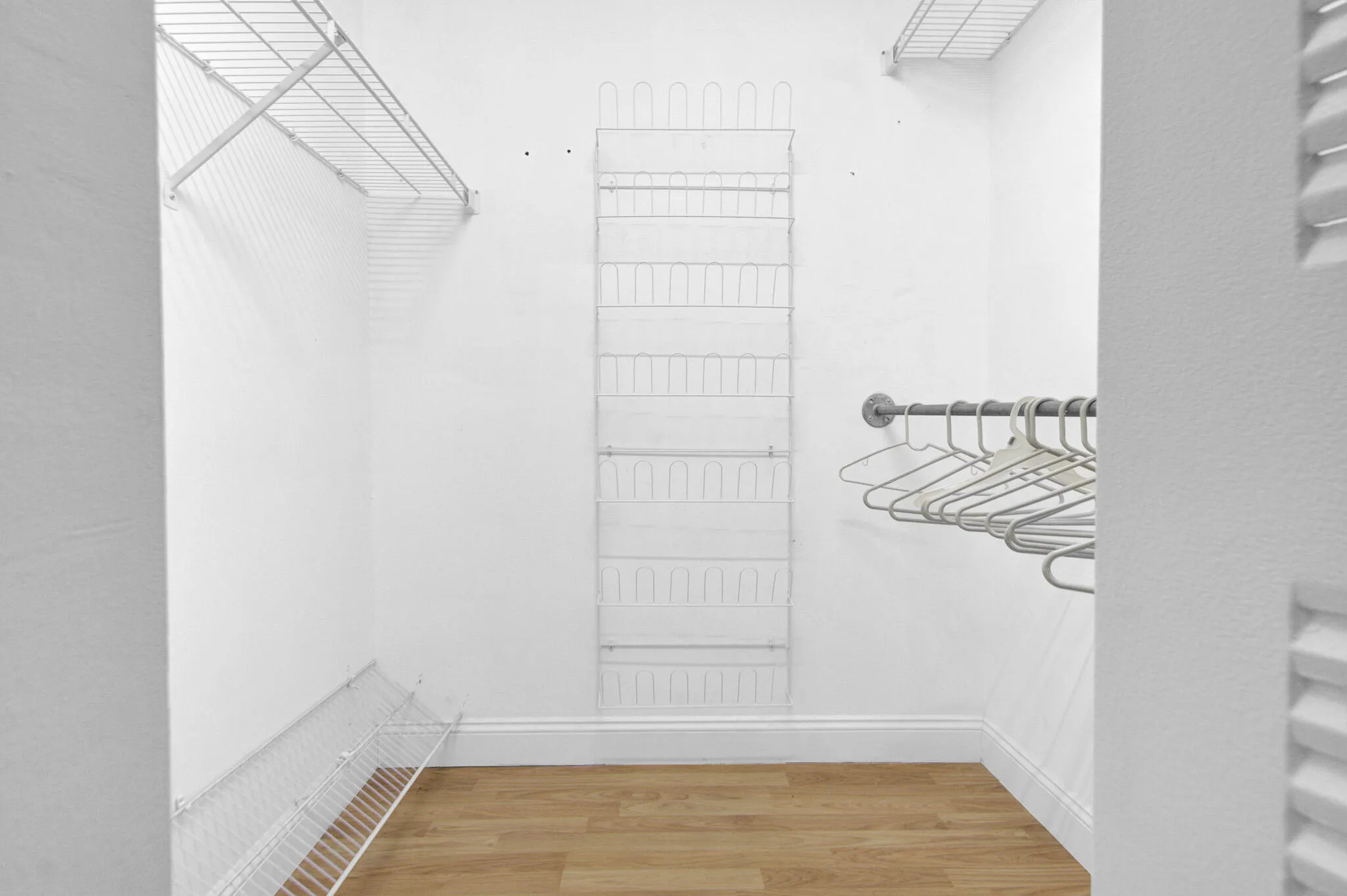 PRIMANY CLOSET