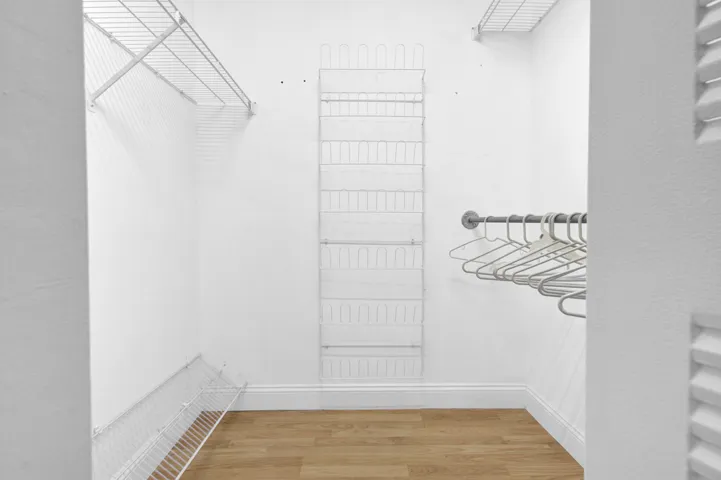 PRIMANY CLOSET