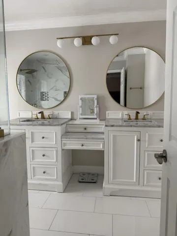 Spa-like Main Bathroom
