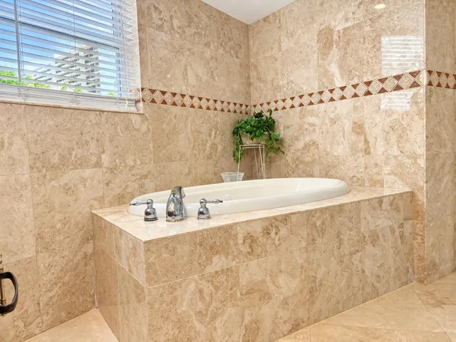 Luxury tub