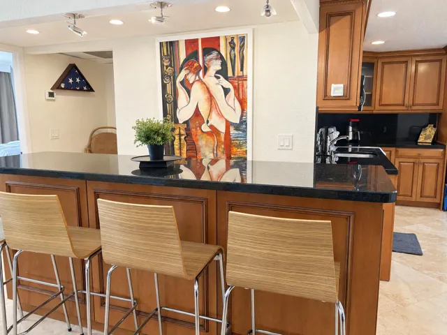 Additional eating space near the kitchen