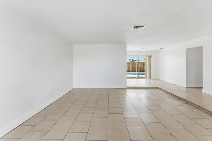 585A2737