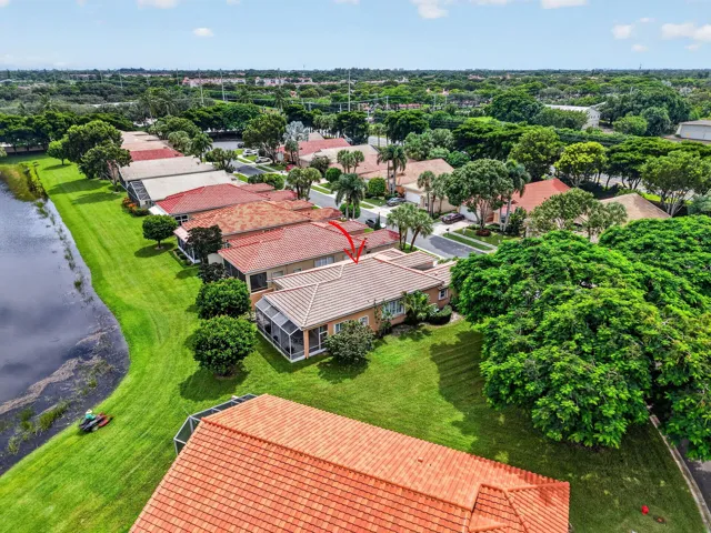 EXTRAORDINARY 1/4 acre Lake Lot