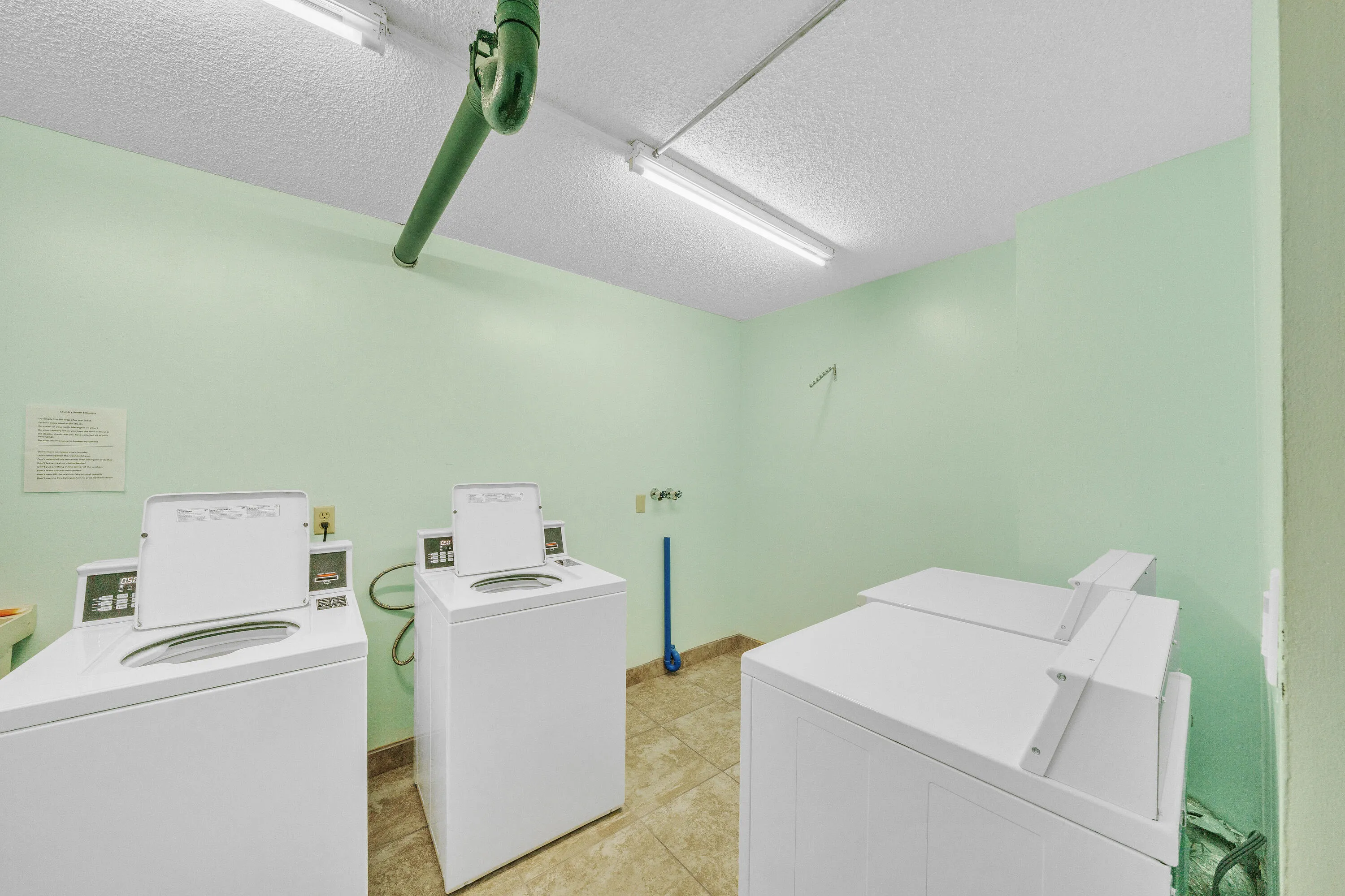17 Storage+Laundry Room (3)