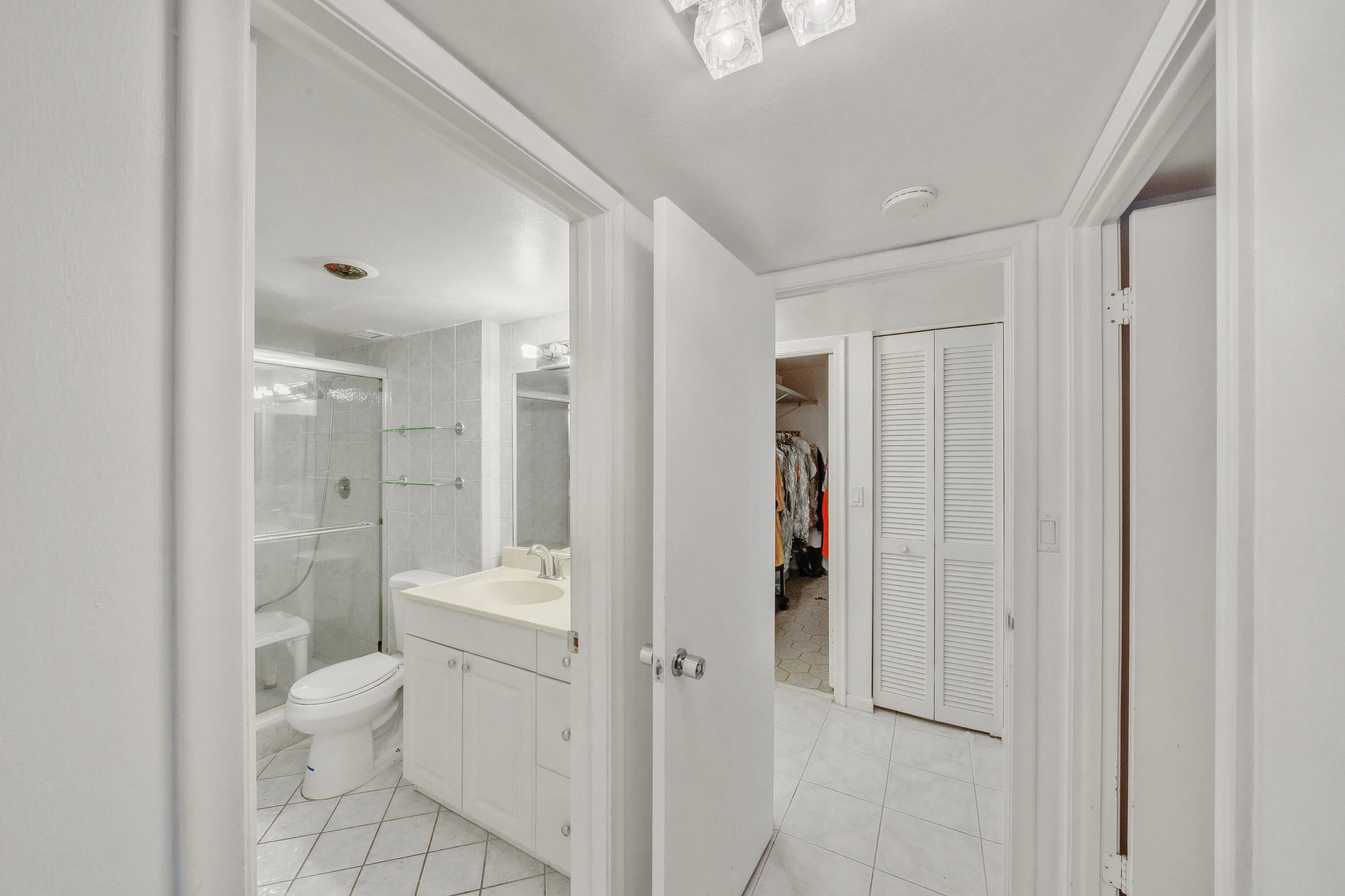 11 Guest Bathroom (1)