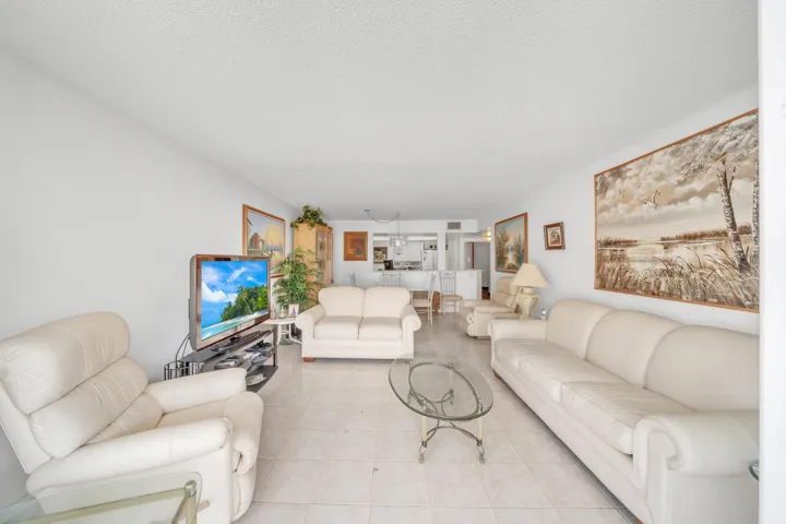 8 Living Area