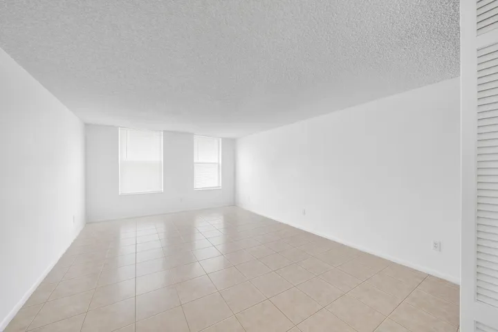 12 Guest Bedroom