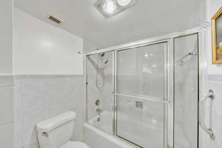 14 Primary Bathroom (3)