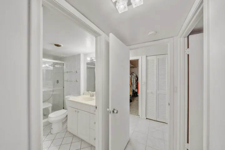 11 Guest Bathroom (1)
