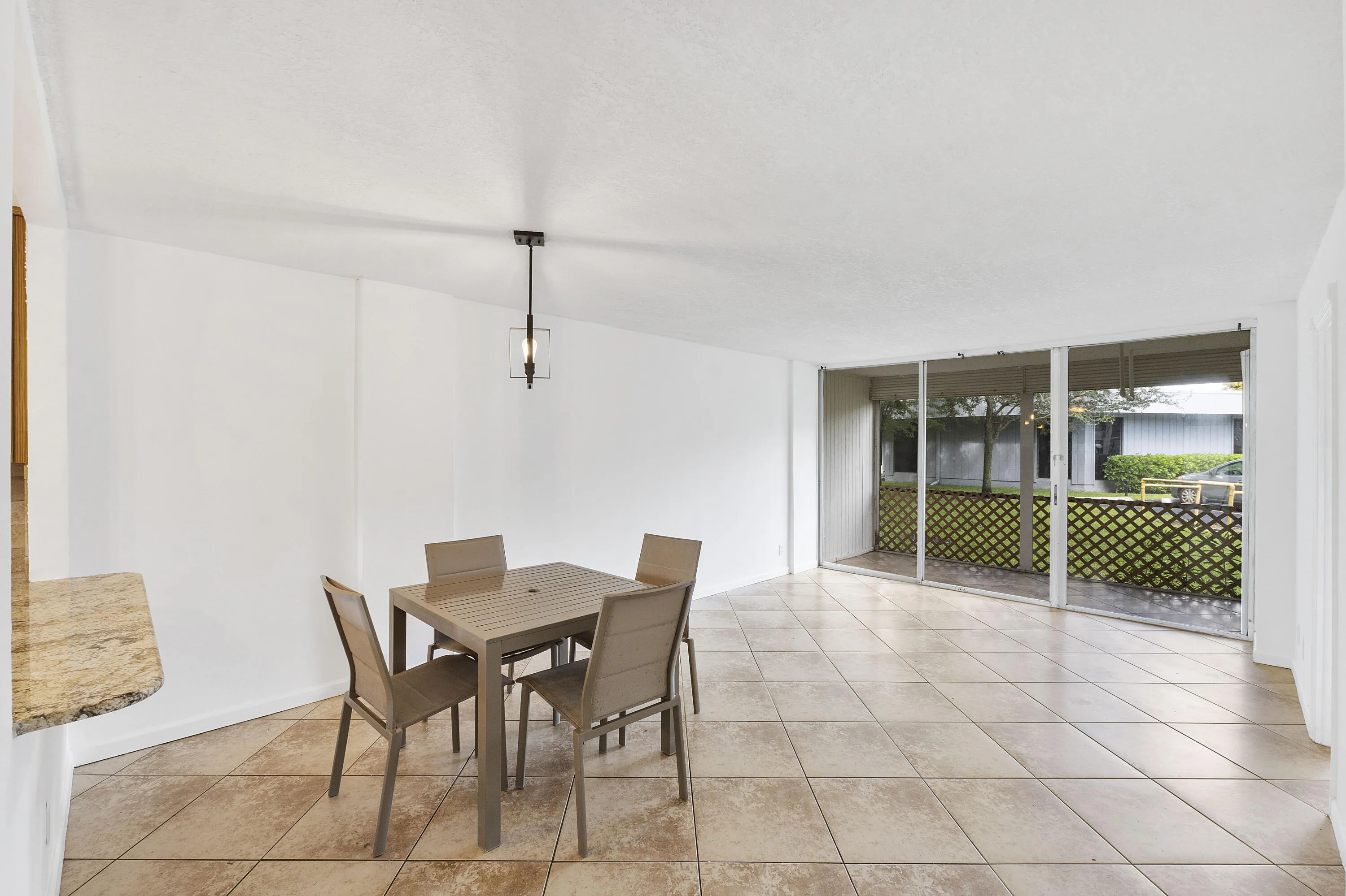 113 Royal Park Dr 1H_012