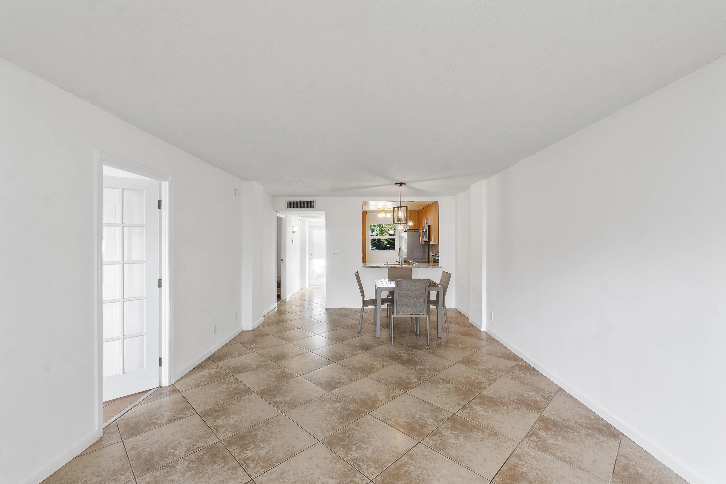 113 Royal Park Dr 1H_016