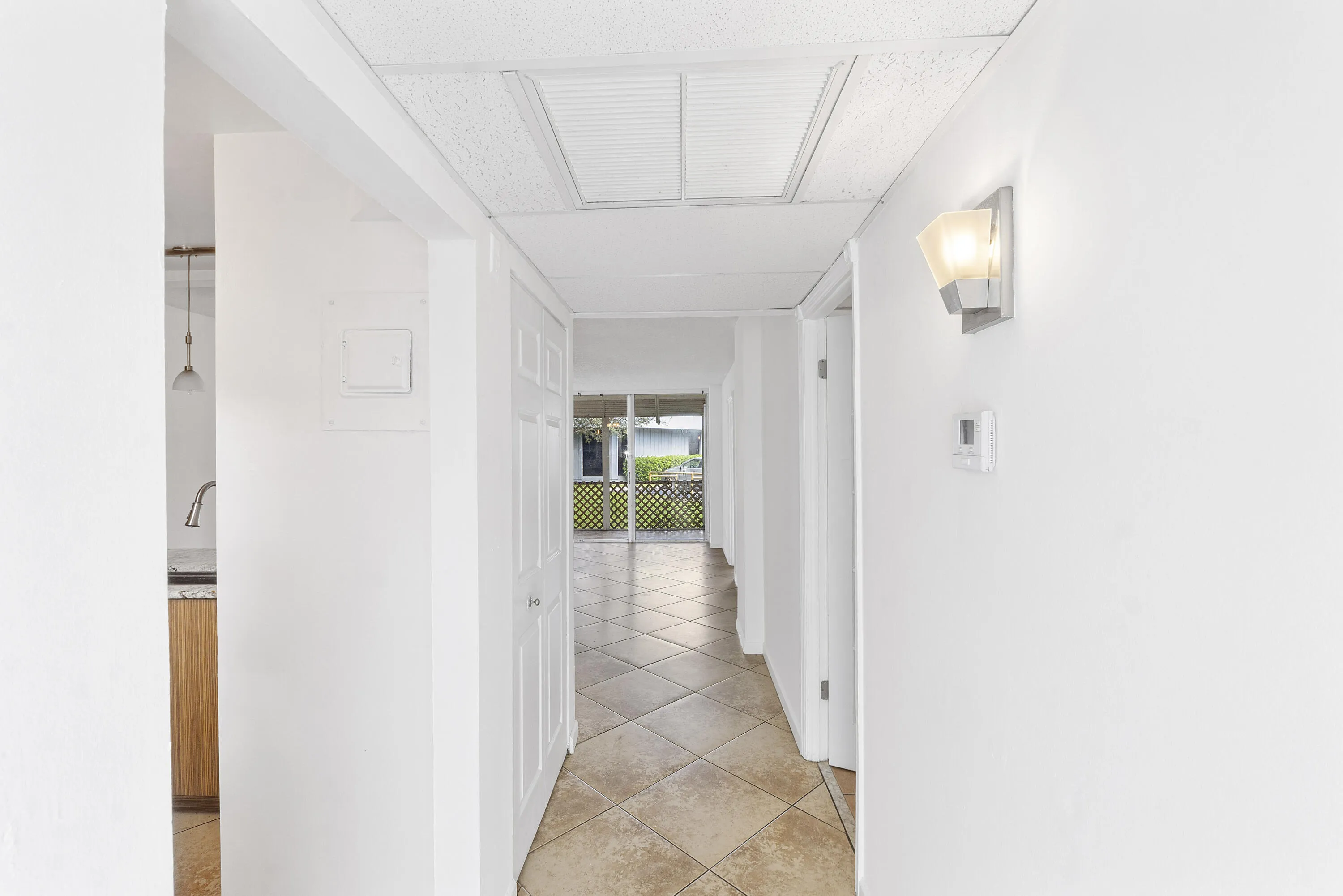 113 Royal Park Dr 1H_009