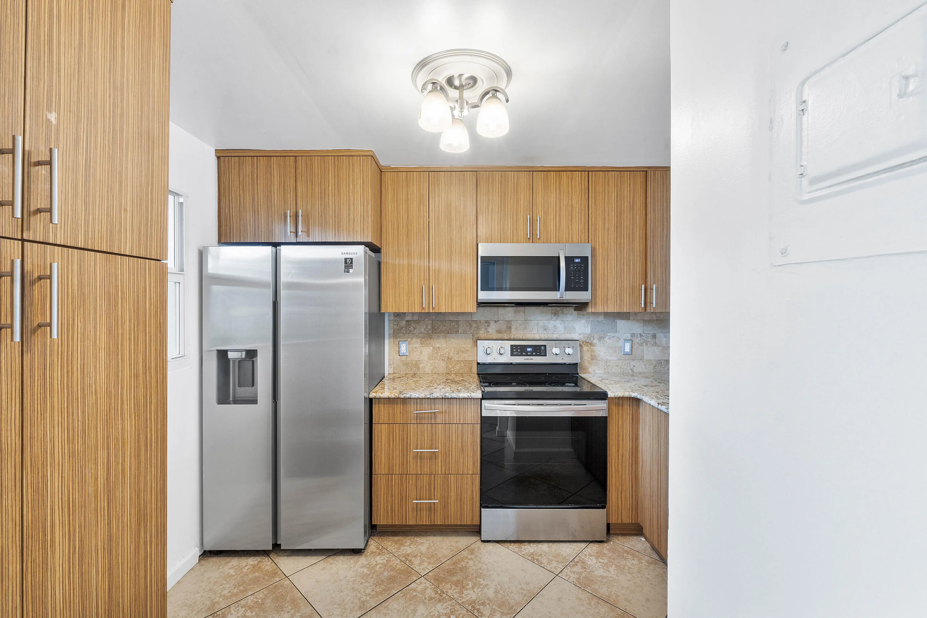 113 Royal Park Dr 1H_010