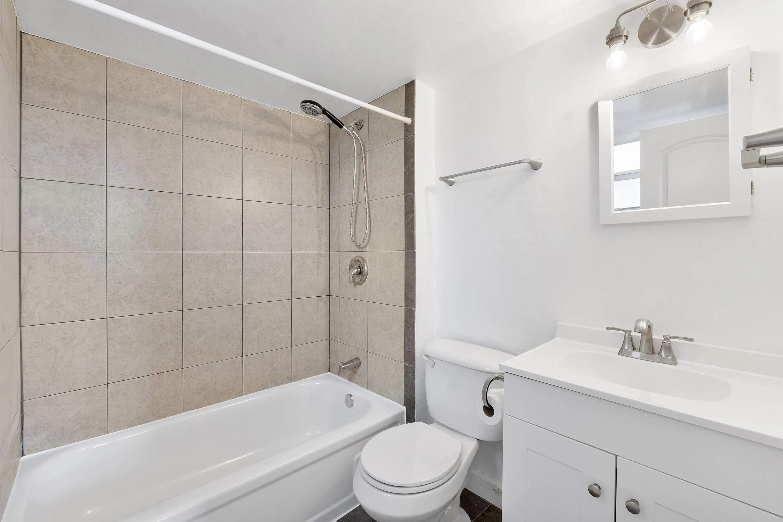 113 Royal Park Dr 1H_003